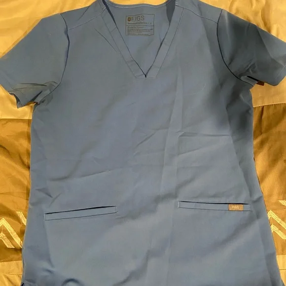 SOLD in FB. Figs S light blue set: straight pants + 1 pocket top - Picture 3 of 4